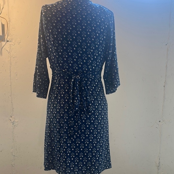 Banana Republic Outlet Elegant Vneck ruched Blue & white Dress w attached belt - Picture 2 of 9